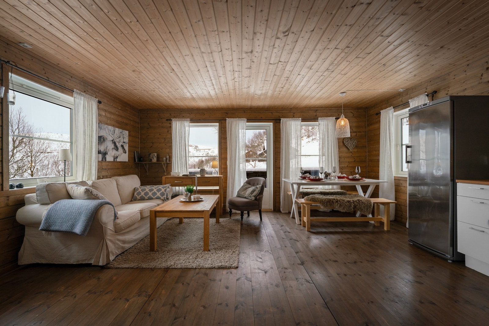 - Den åpne stue/kjøkkenløsningen måler ca. 24,8 kvm - Galleribilde