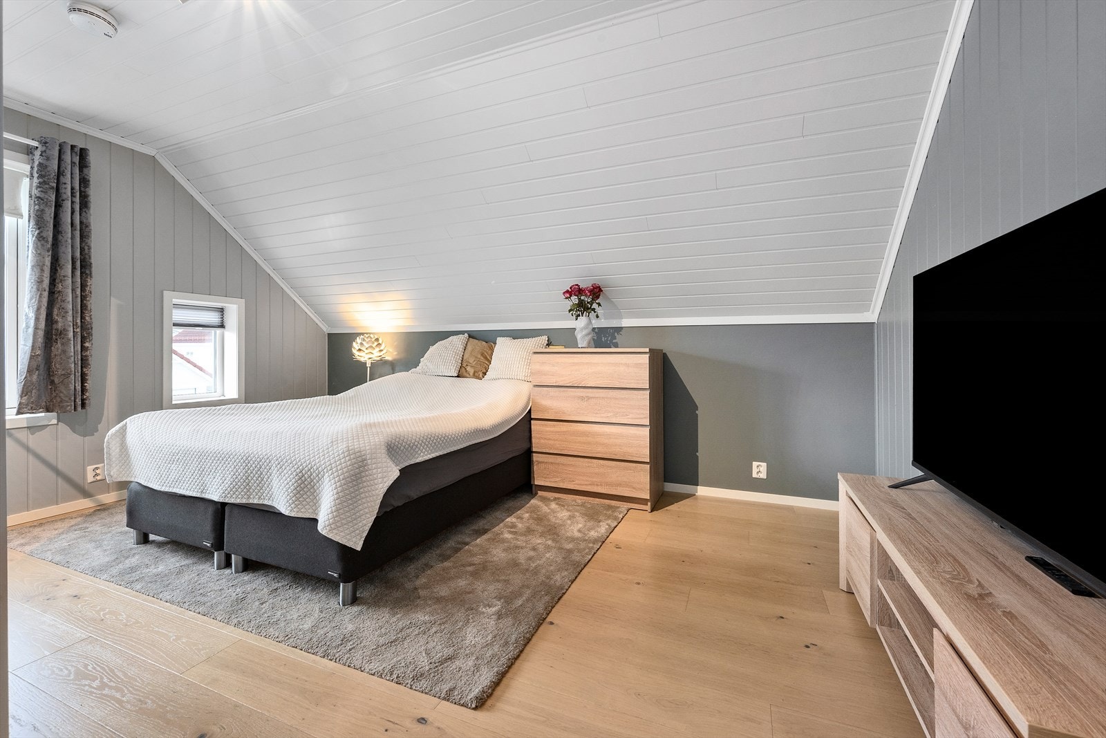 Loftsetasjen inneholder fire soverom. Galleribilde