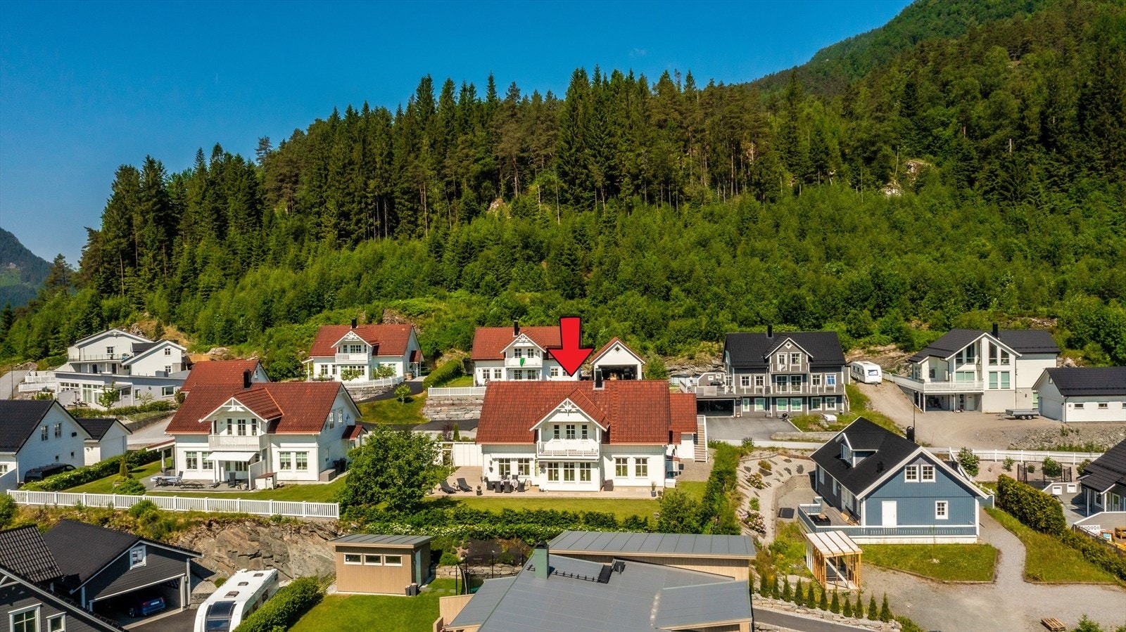 Nabolaget er rolig, tilbaketrukket og optimalt for barnefamilier. Galleribilde