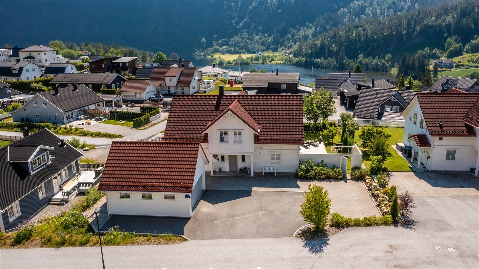 Eiendommen fremstår som velholdt både innvendig og utvendig. Galleribilde