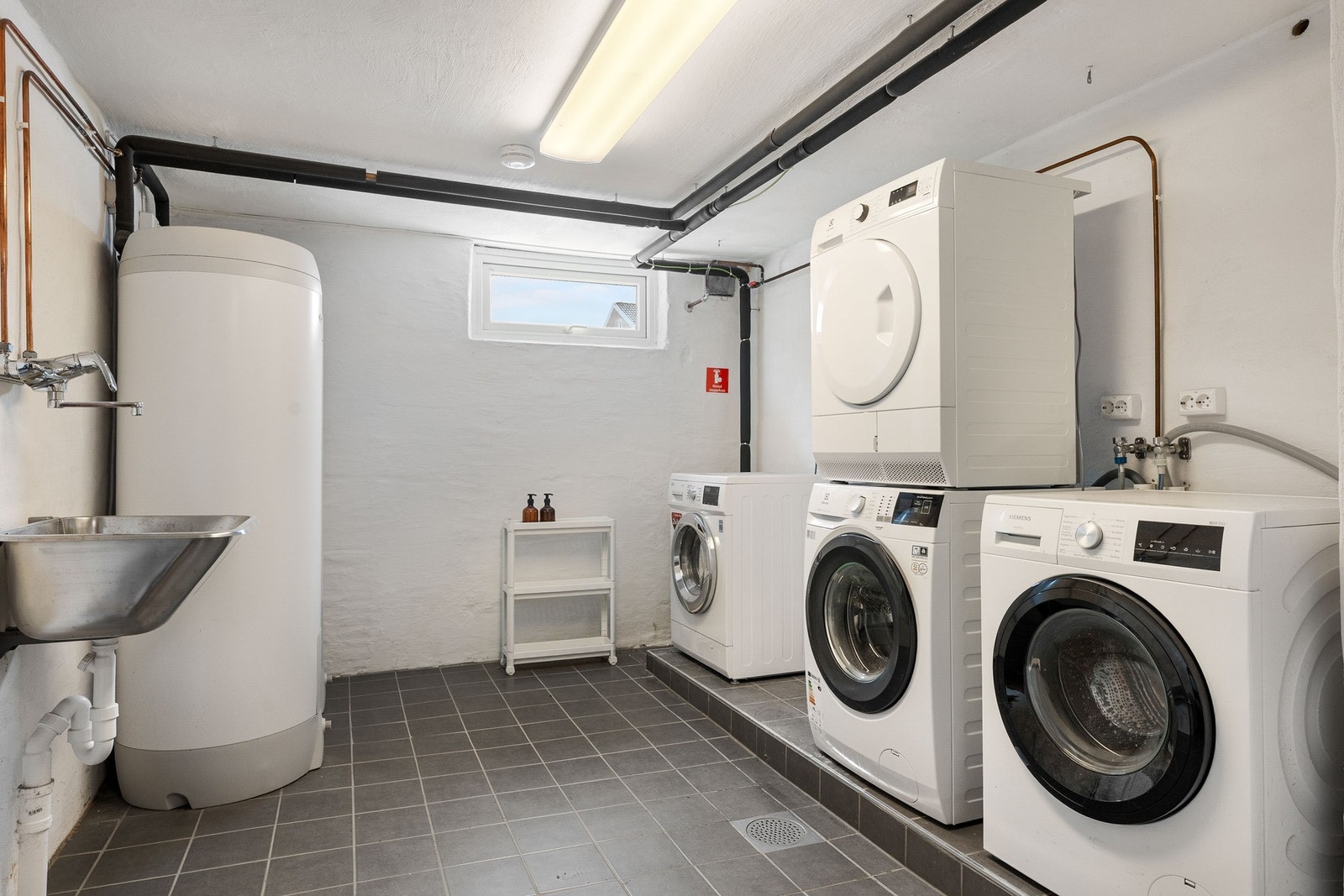 Felles vaskerom i kjeller - pusset opp i 2017. Galleribilde