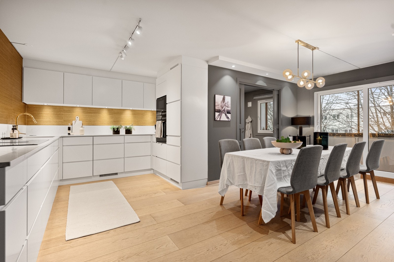 Leiligheten er gjennomgående og fremstår som lun og innbydende. Galleribilde