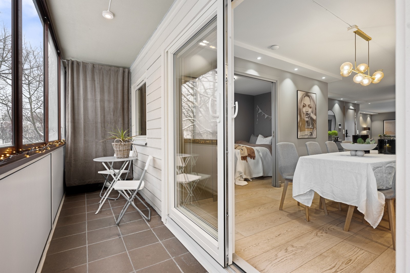 Balkongen blir en naturlig forlengelse av kjøkkenarealet på sommerstid. Galleribilde