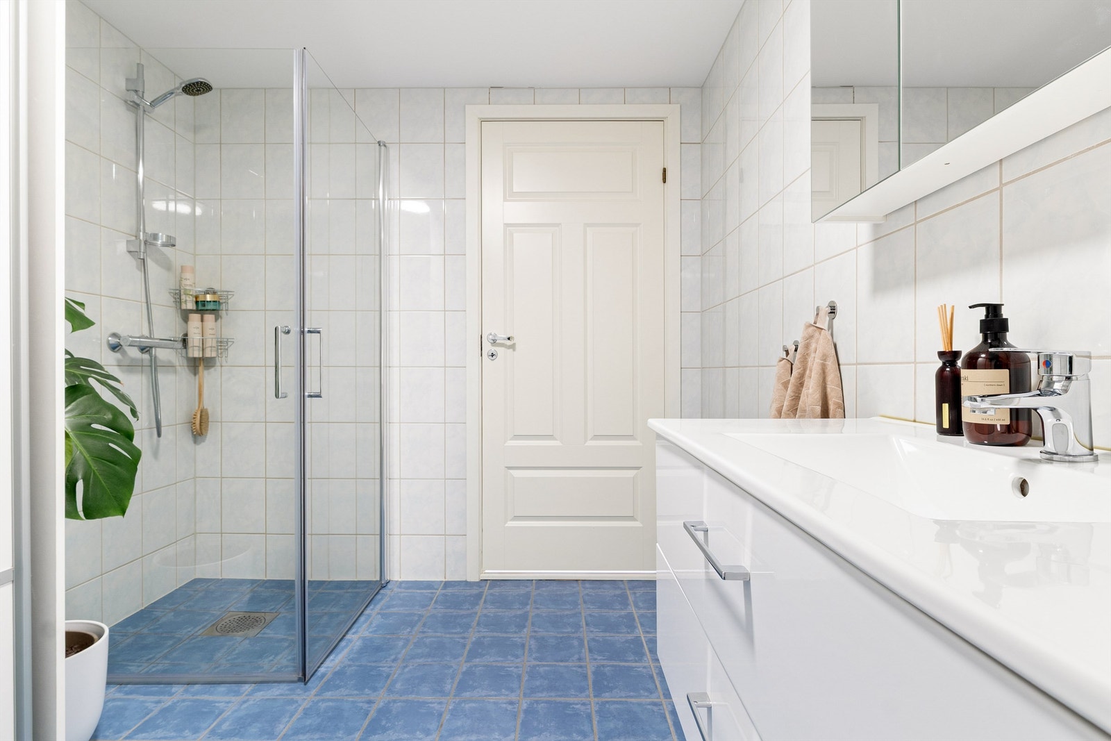 Badet er originalt fra byggeår (2005) Galleribilde