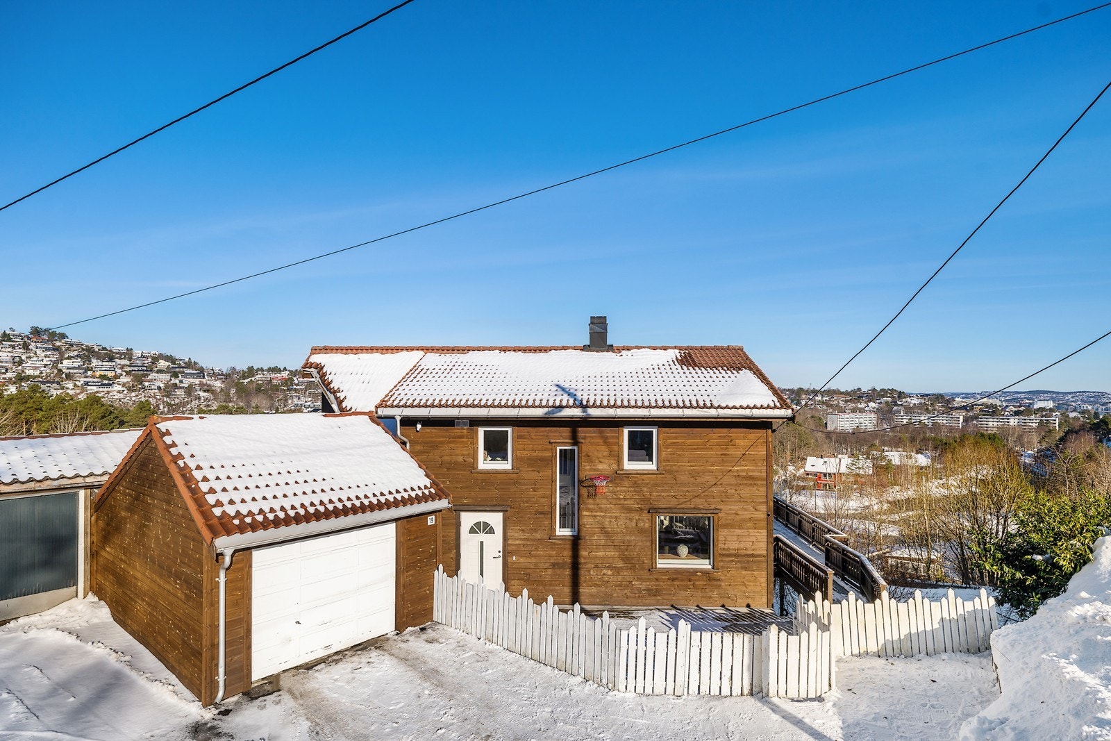 Velkommen til Blåbærsvingen 19! Boligen er presentert av Andre Sandvik v/Aktiv Eiendomsmegling avd. Kristiansand. Foto: Ivars Upe Galleribilde