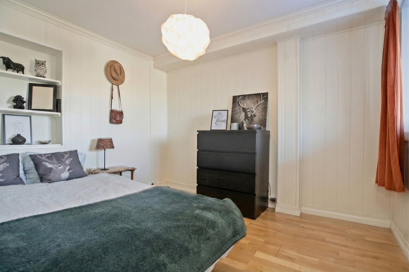 Innredet soverom - Godkjent som "rom" på godkjente byggetegninger. Rommet er ikke godkjent til varig opphold. Galleribilde