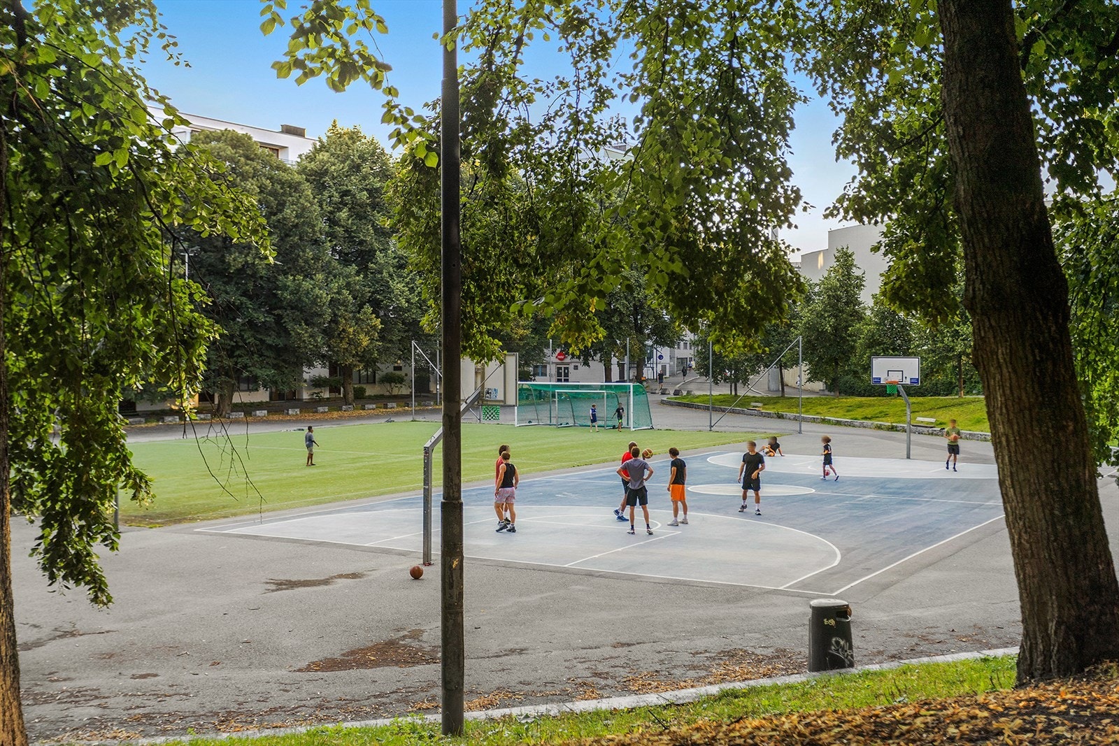 Flotte tur og treningsmuligheter i nærområdet, her Bislett basketballbane Galleribilde