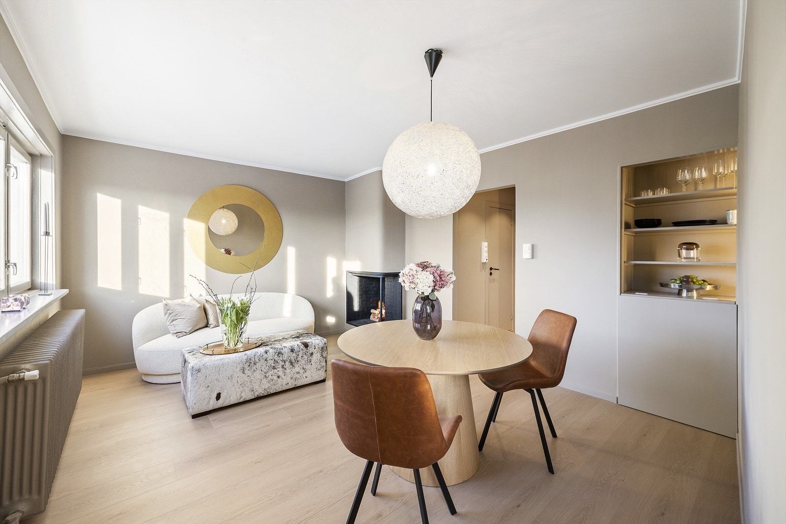 Velkommen til Sofies plass 3C! En lys og totalrenovert 2-roms i toppetasje med balkong Galleribilde