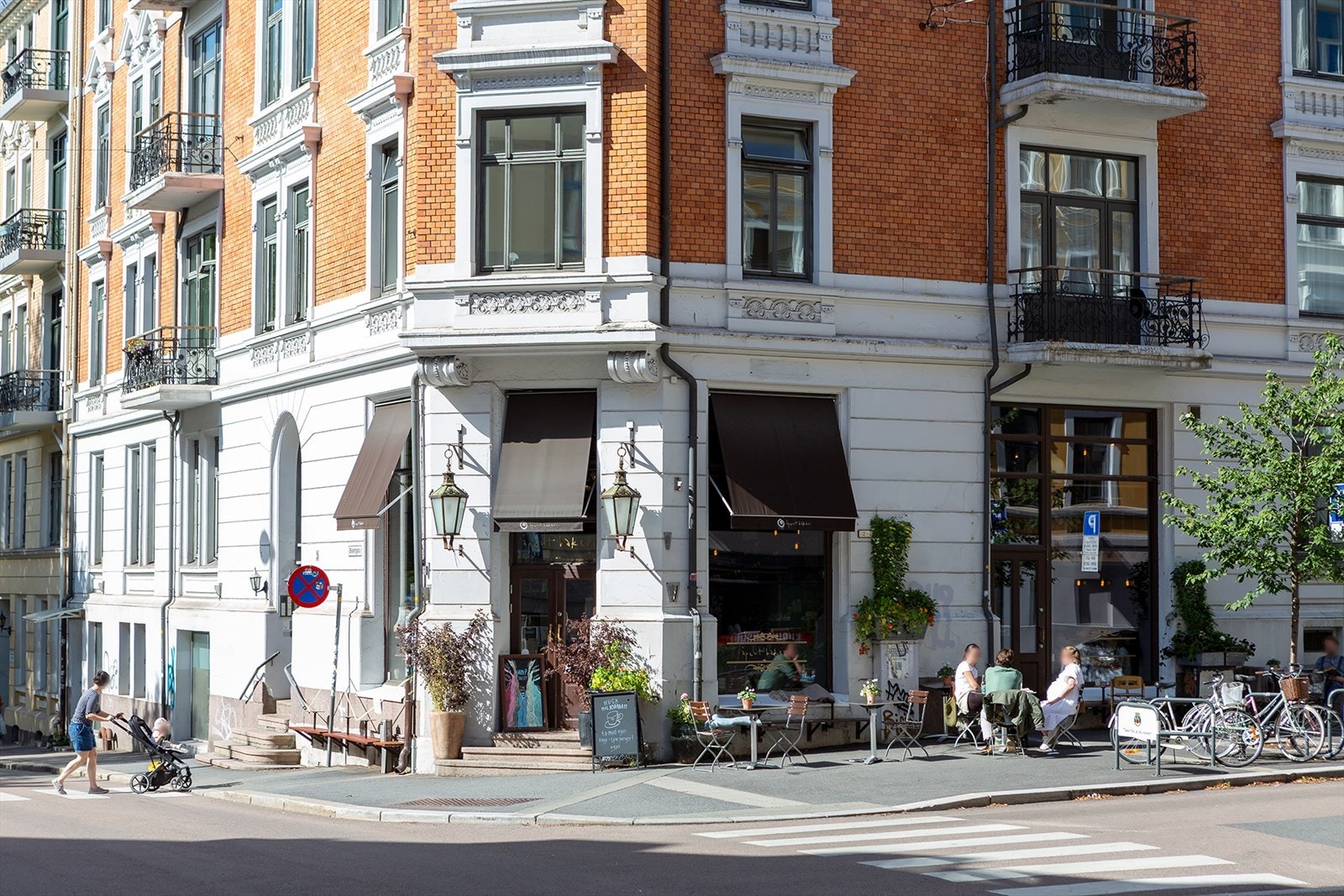 Nærområdet byr på et rikt utvalg av kafeer, butikker, restauranter, treningssentre og gode kollektivforbindelser Galleribilde