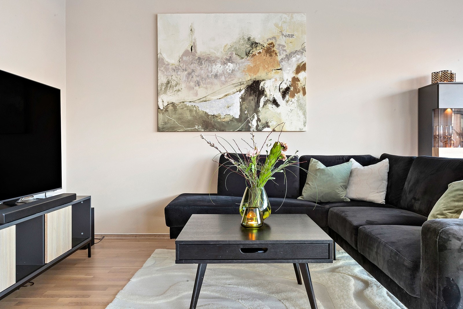 Leiligheten er fra 2022 og bærer preg av høy standard Galleribilde