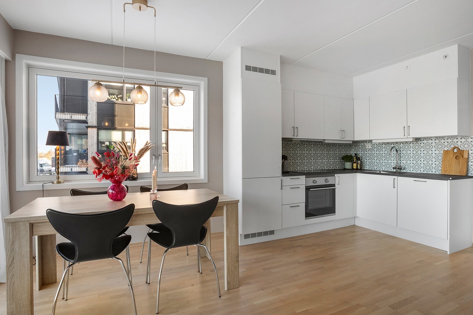 Ekstra lysinnslipp siden leiligheten ligger på enden Galleribilde