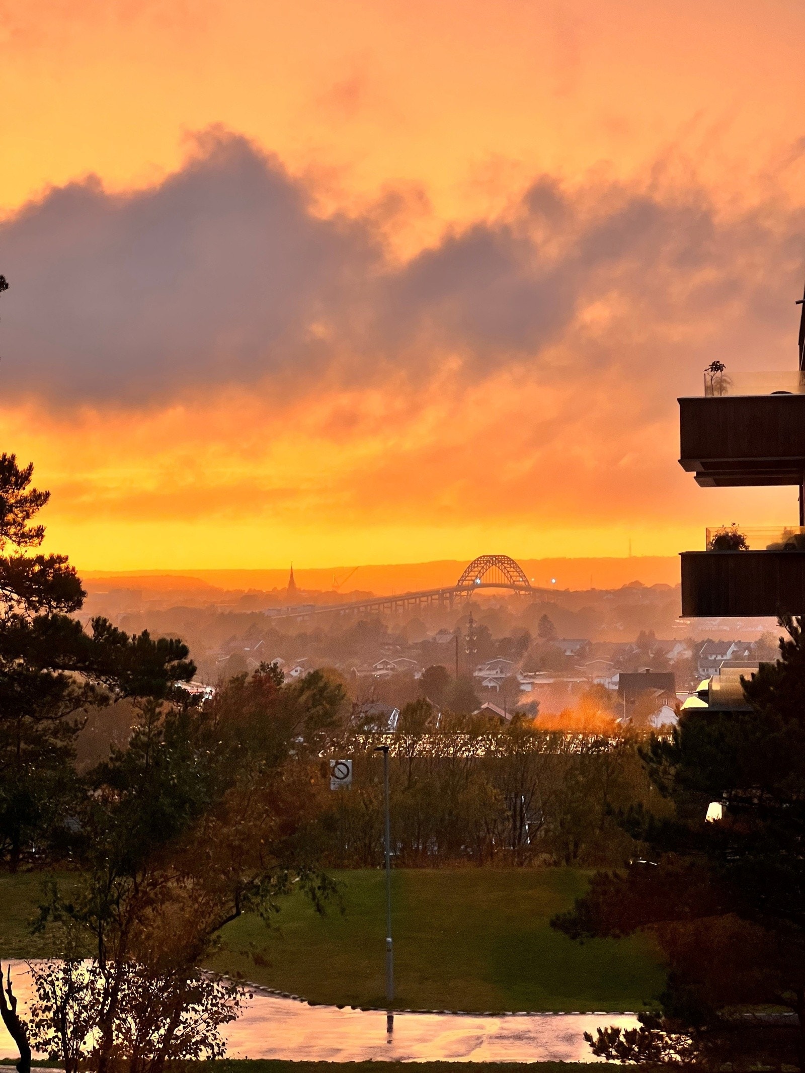 Selgers private foto - Her kan man nyte sene kvelder og flotte solnedganger Galleribilde