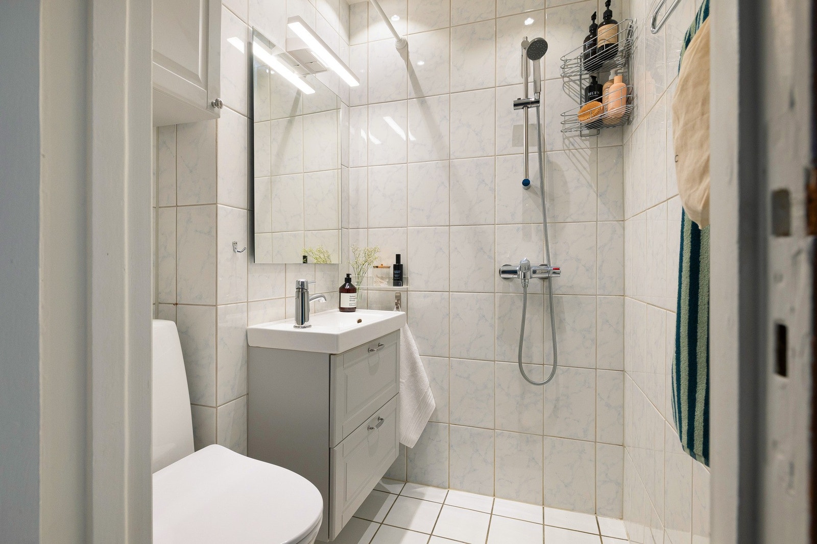 Flislagt bad pusset opp i 1999, i borettslagets regi. Galleribilde