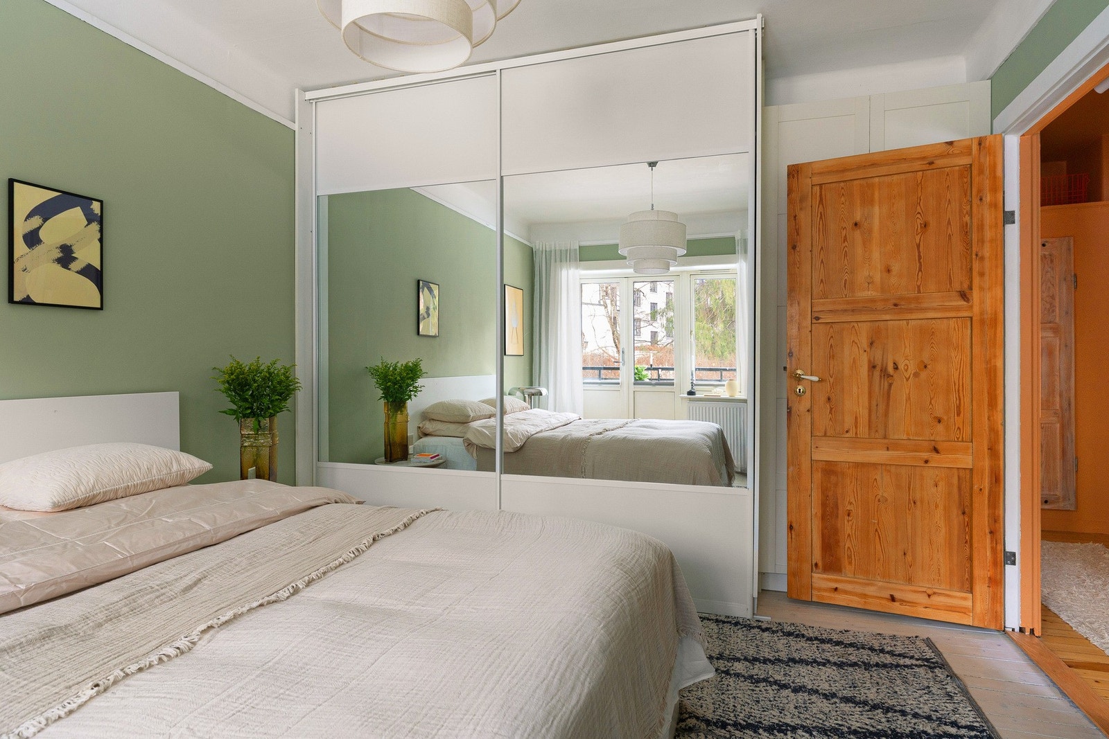 Medfølgende garderobeskap! Galleribilde