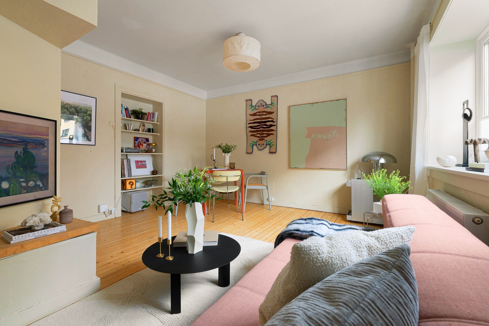 På jakt etter en lun leilighet med "alt" i felleskostnadene, balkong, og en supersentral adresse? Velkommen! Foto: Trond Walsø (walsowork) Galleribilde