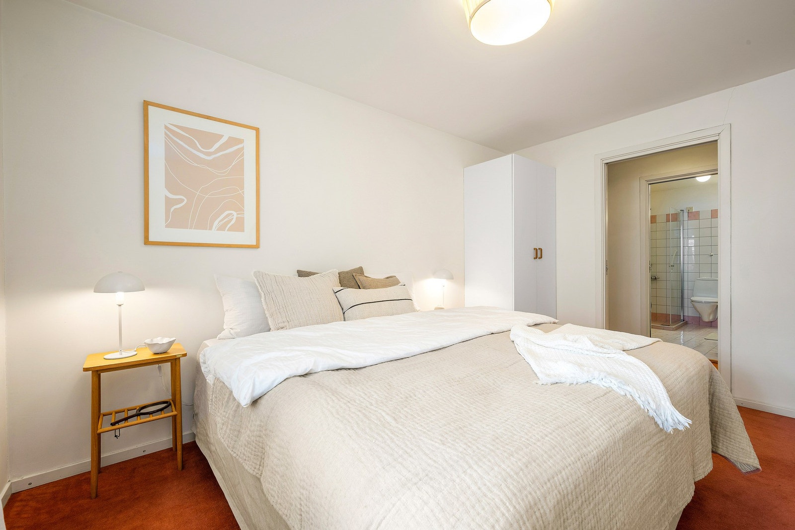 God plass til stor dobbelseng Galleribilde