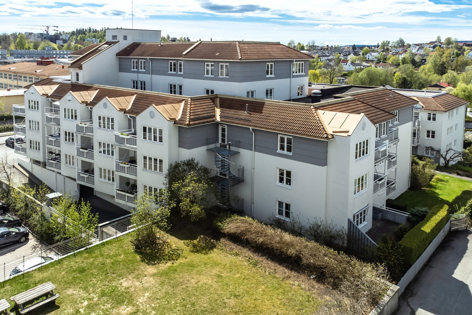 Velholdt sameie med flotte felles grøntarealer Galleribilde