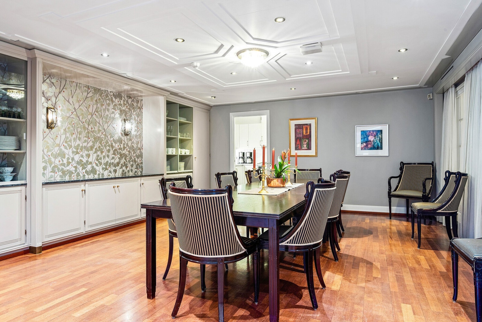 Spisestuen kan leies til private selskap. Galleribilde