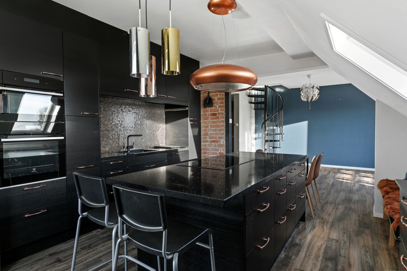 Kjøkkenet i 2. etasje har innredning fra Epoc fra 2018 Galleribilde