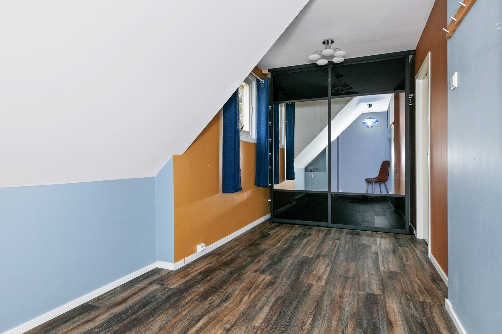 Soverom nr. 1 i 2. etasje med garderobeløsning Galleribilde