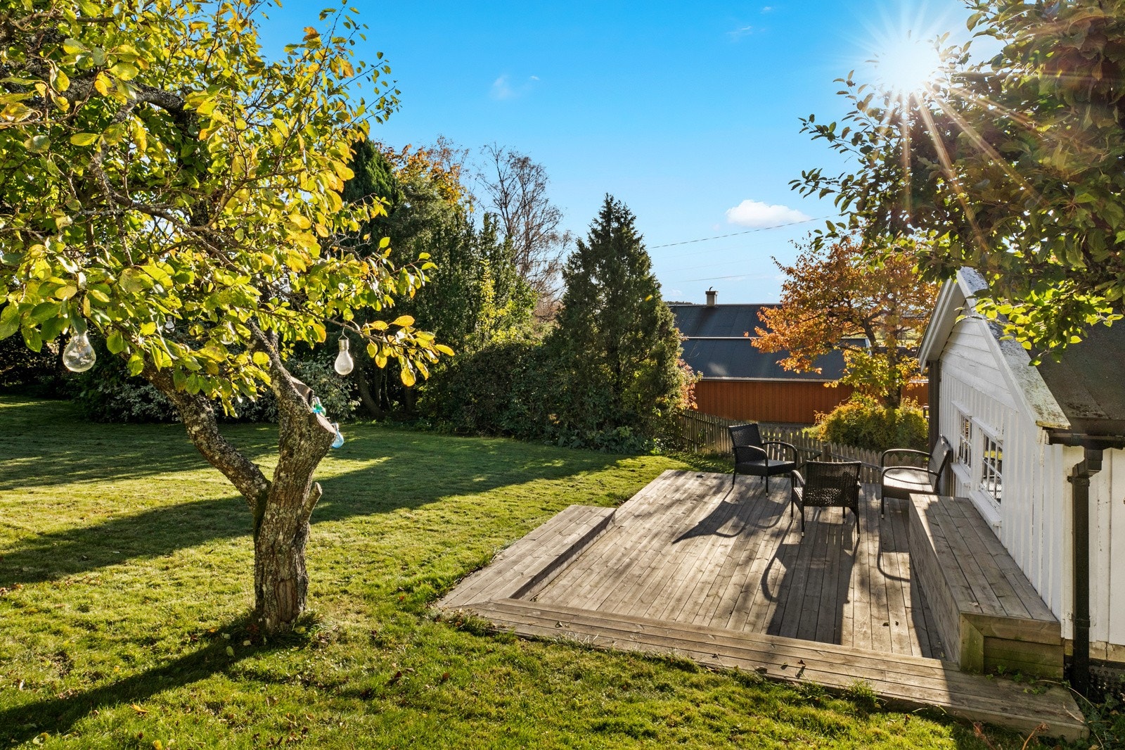 Boligen har flere hyggelige uteplasser Galleribilde