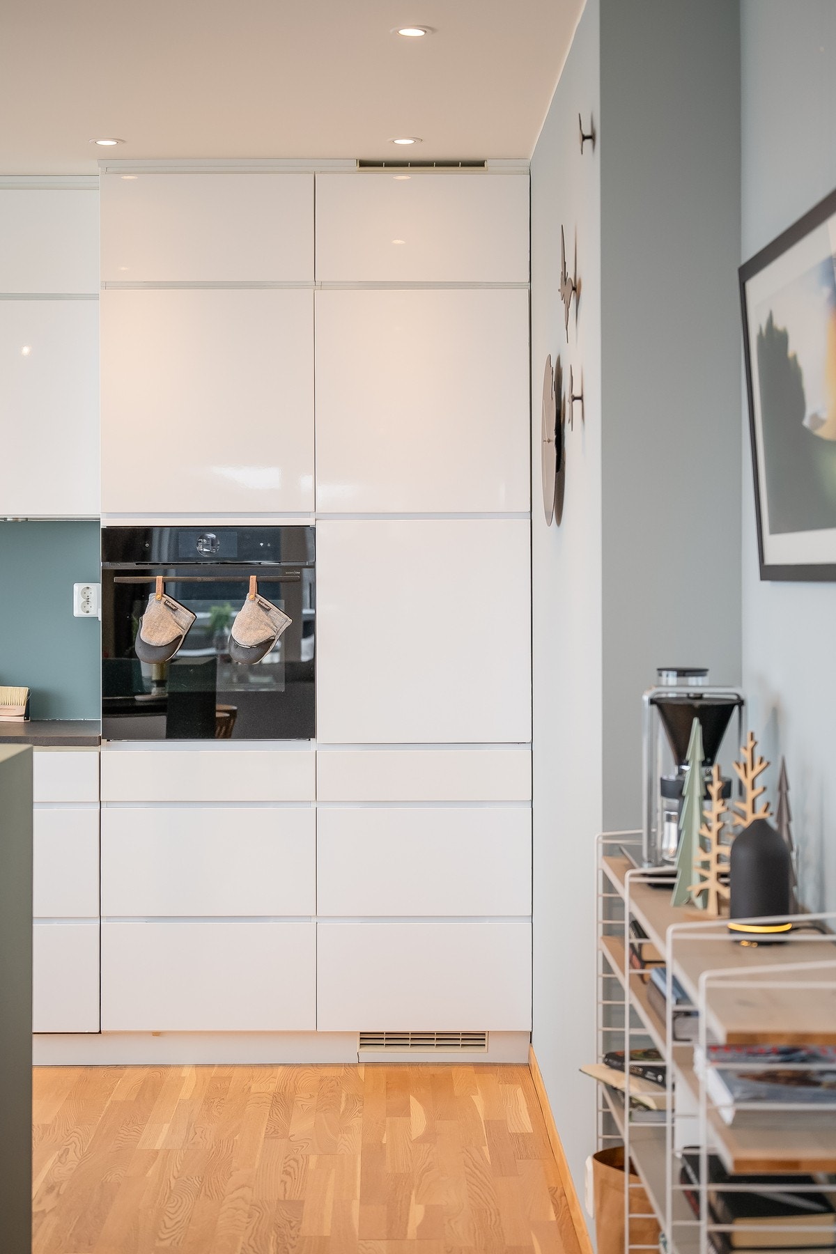 Kvalitetskjøkken fra Kvikk med masse lagringsplass. Hvitevarer fra Siemens. Galleribilde