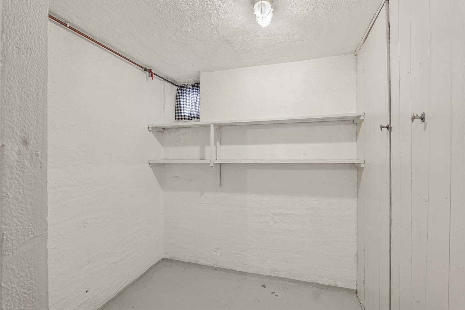 Kjelleren har flere boder som gir svært gode lagringsmuligheter. Galleribilde