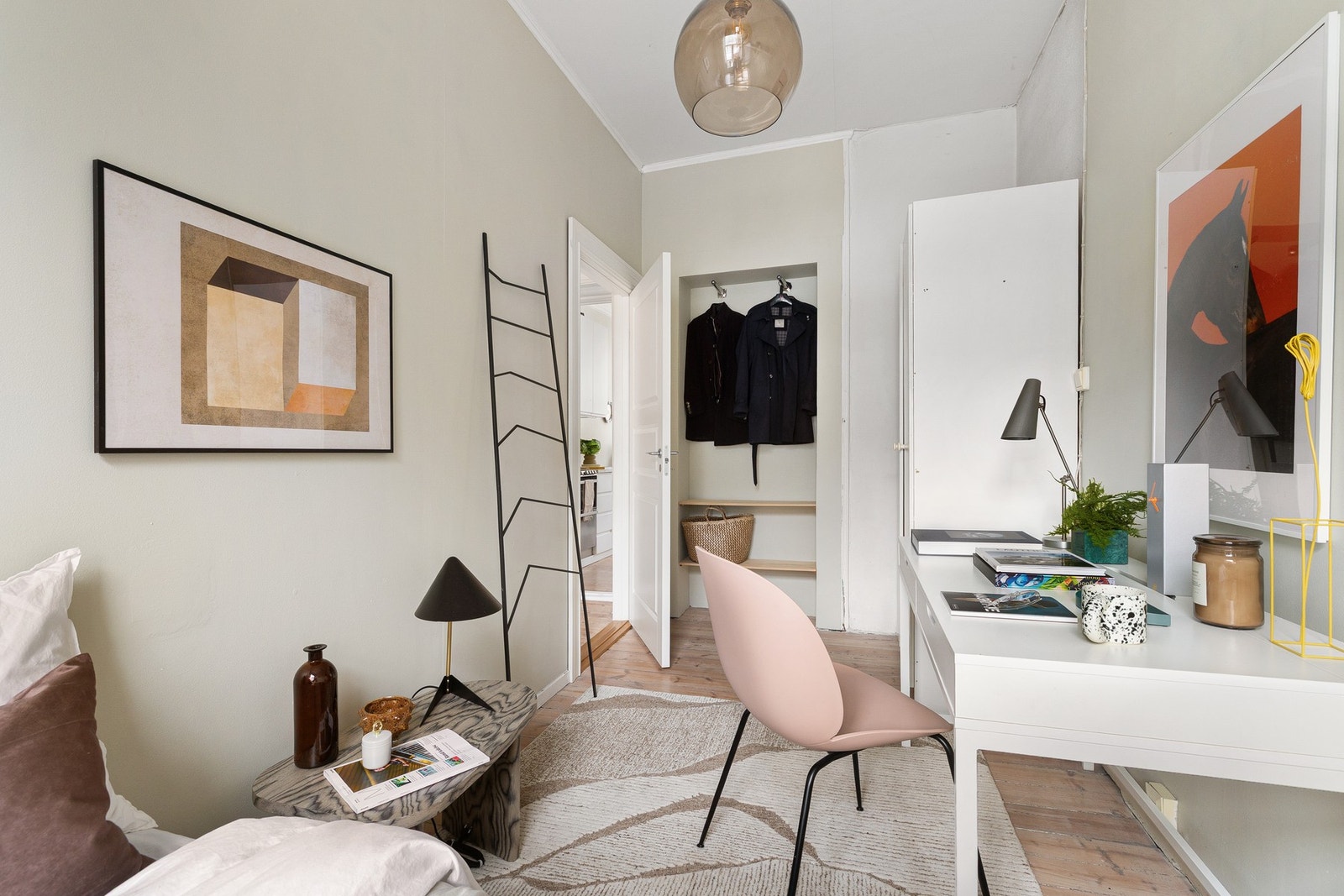 Hovedsoverommet har godt med plass til oppbevaring. Galleribilde