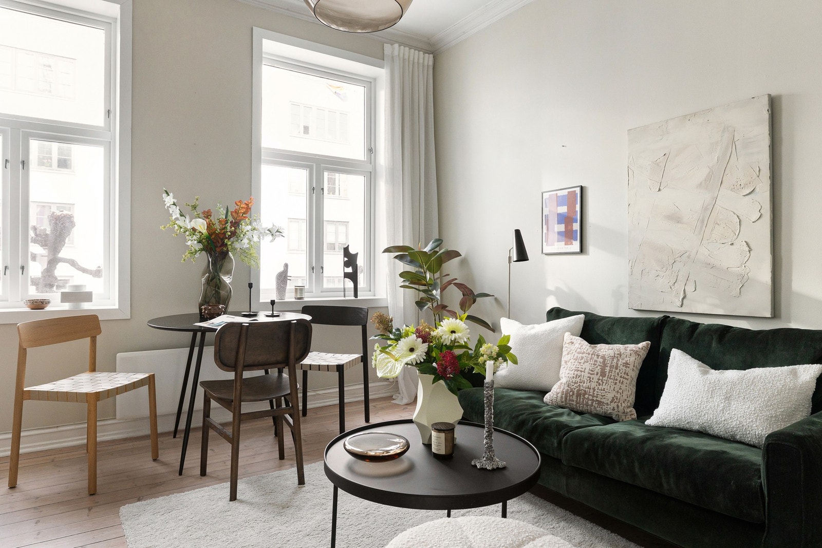 Her får du en fleksibel oppholdsone med god plass til både sofagruppe og spisebord. Galleribilde