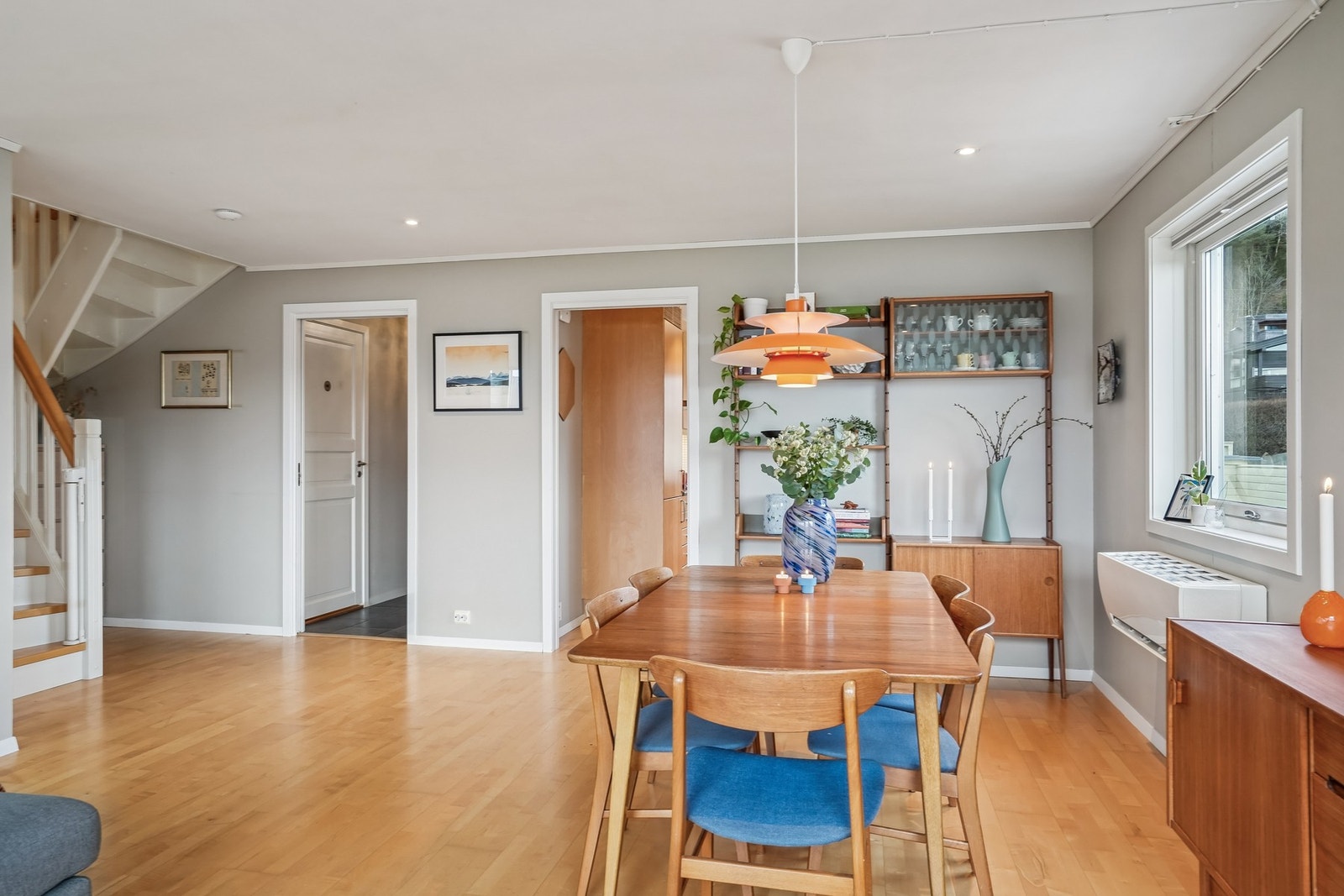 Det er montert varmepumpe på stuen som sørger for jevn og fin temperatur året rundt. Galleribilde