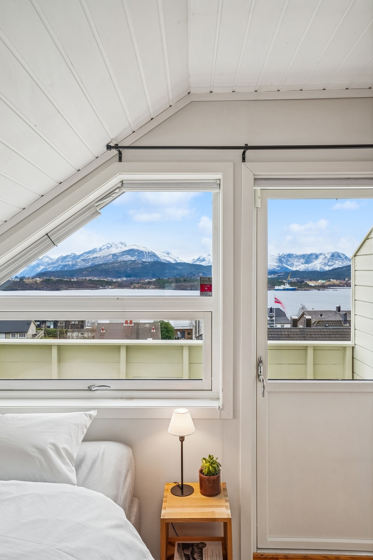 Hovedsoverom med utgang til balkongen - Galleribilde