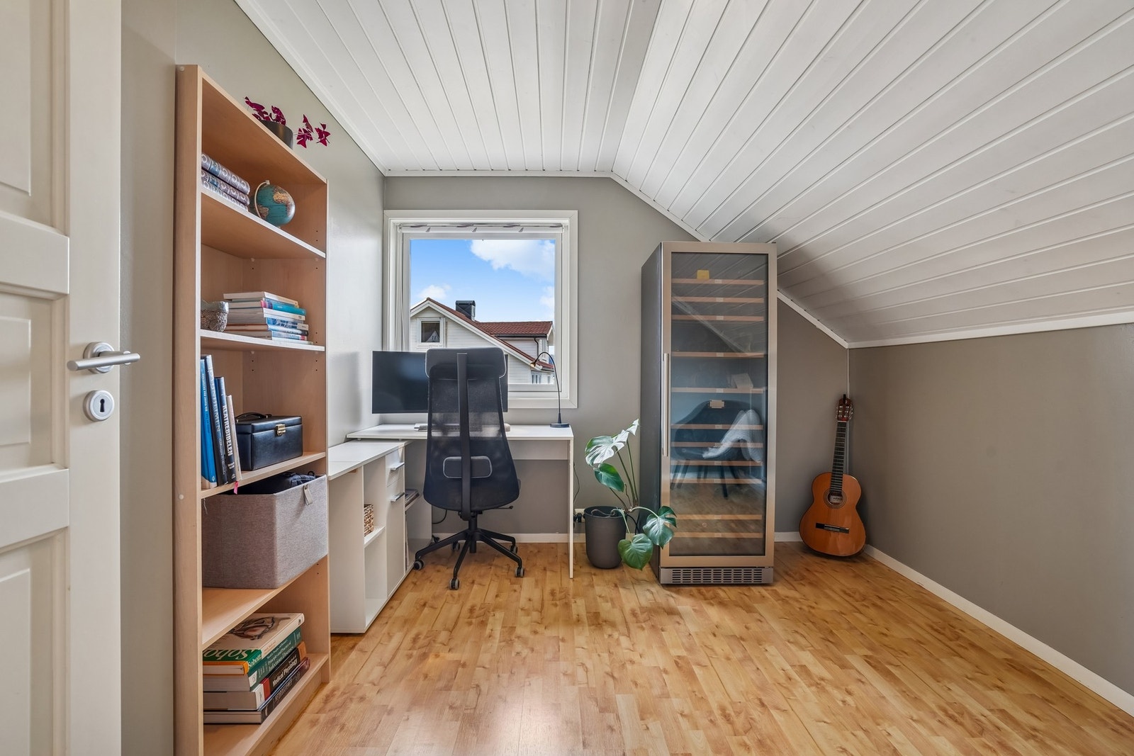 Soverom nr 3 med samme fine overflater og god plass. Galleribilde