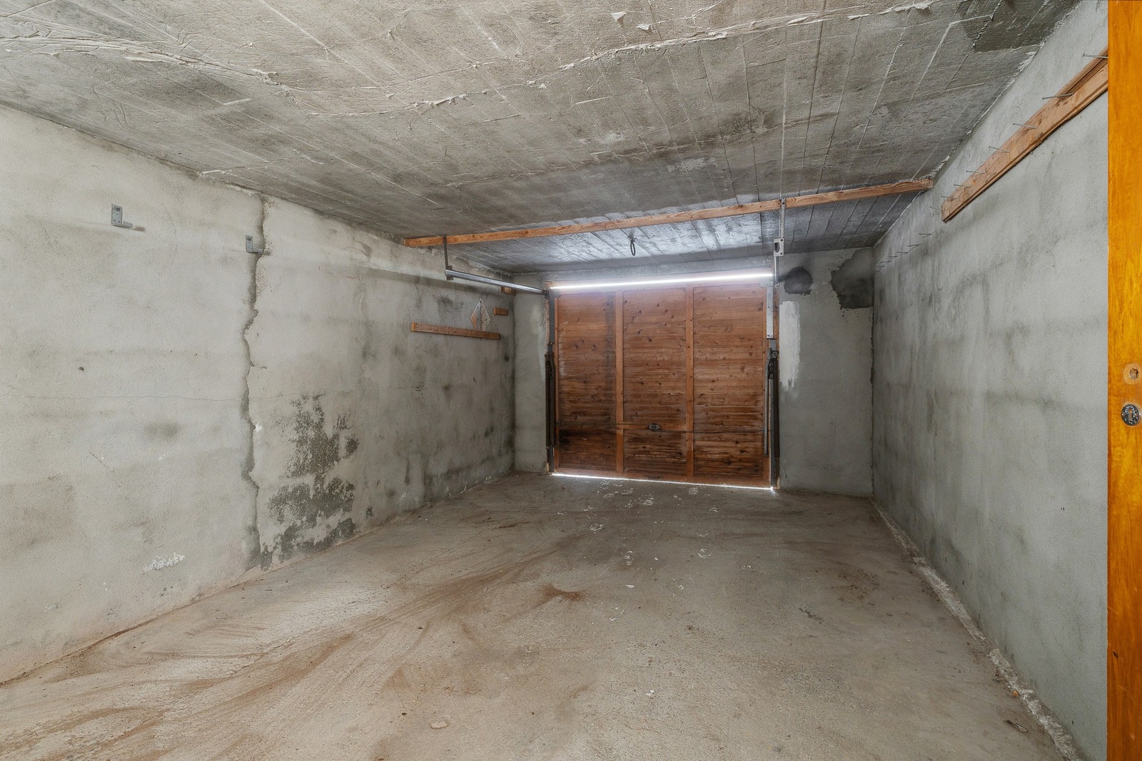 Garasje som er i tilknytning til boligen Galleribilde