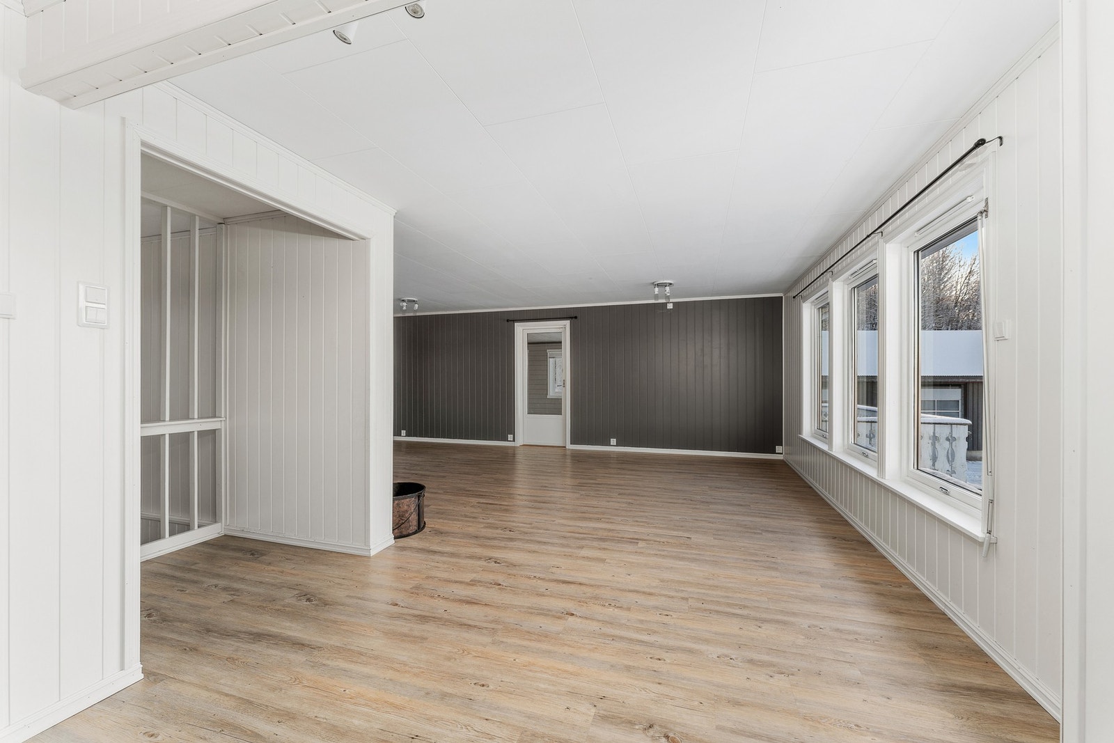 Åpen løsning fra kjøkken mot stue Galleribilde