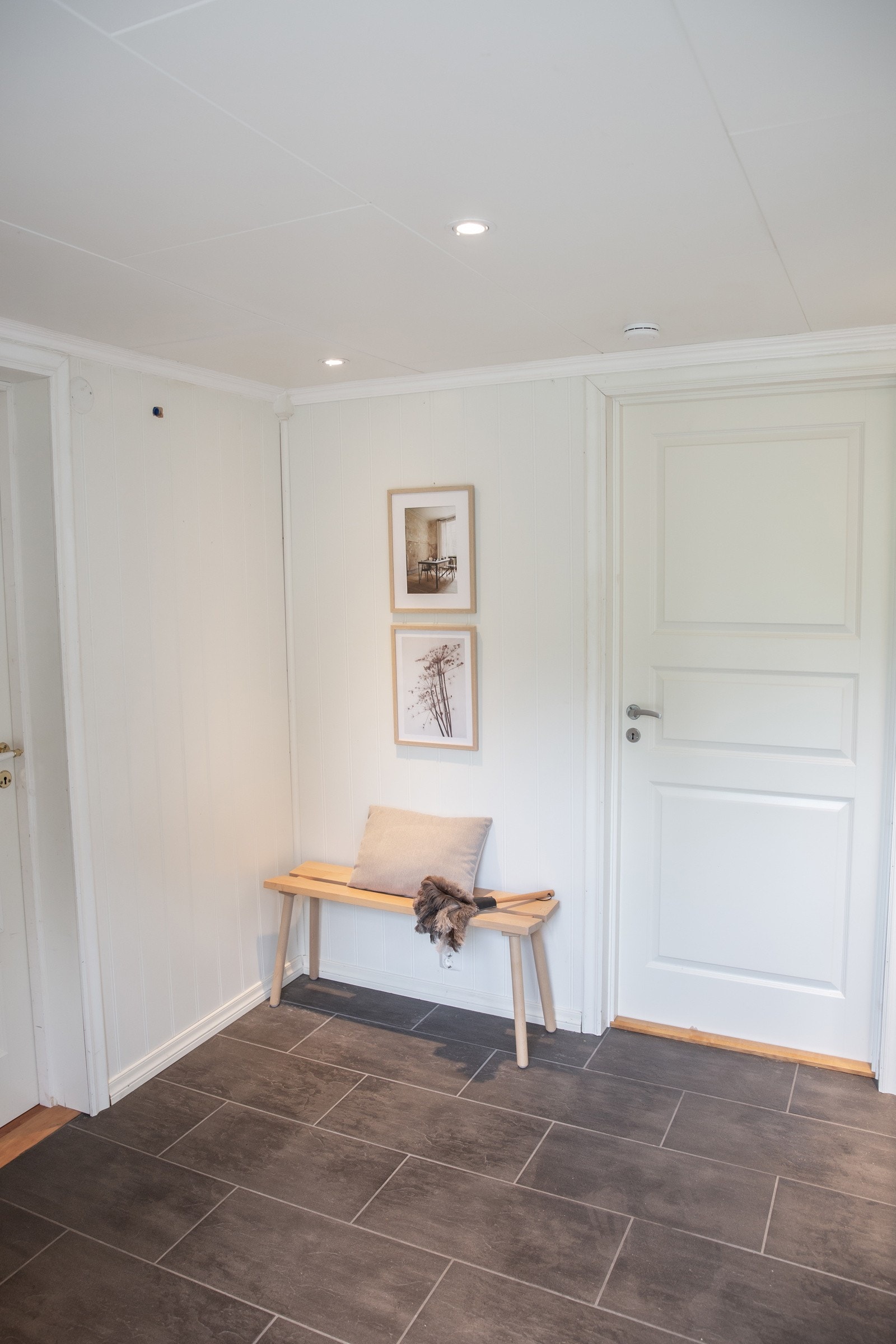 Døren rett frem leder til første badet Galleribilde