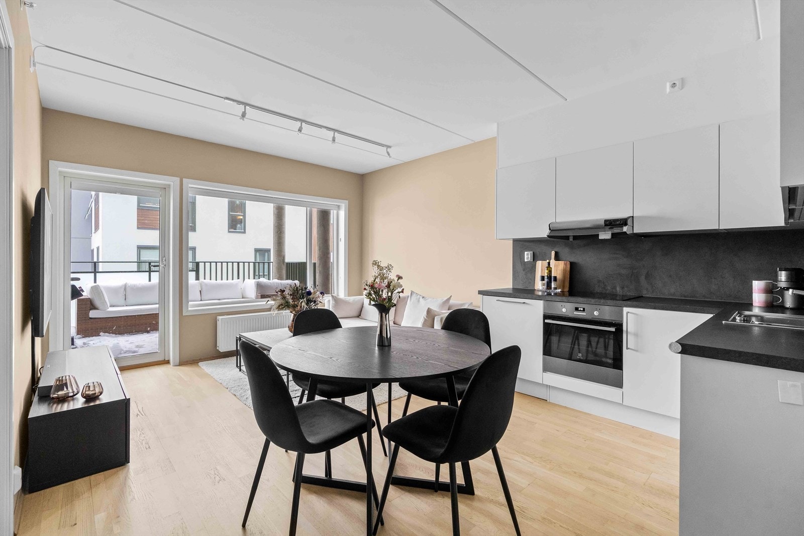 Vannbåren varme og varmtvann er inkludert i felleskostnadene. Galleribilde