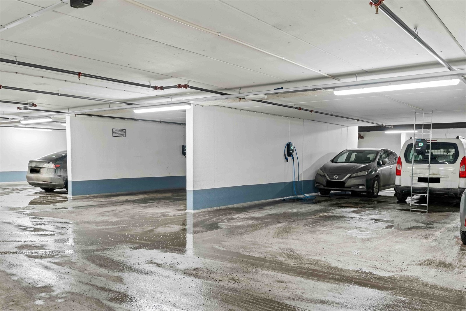 Mulighet for overtagelse av leieavtale på garasjeplass med lader. Ta kontakt med megler for mer informasjon. Galleribilde