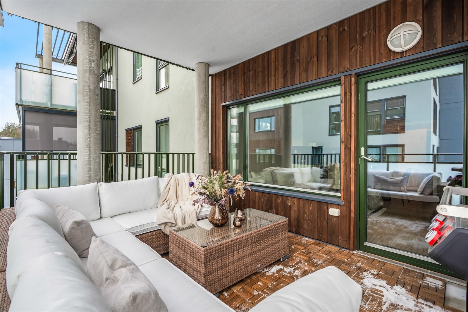 Sydvendt balkong på ca. 12 kvm. Galleribilde