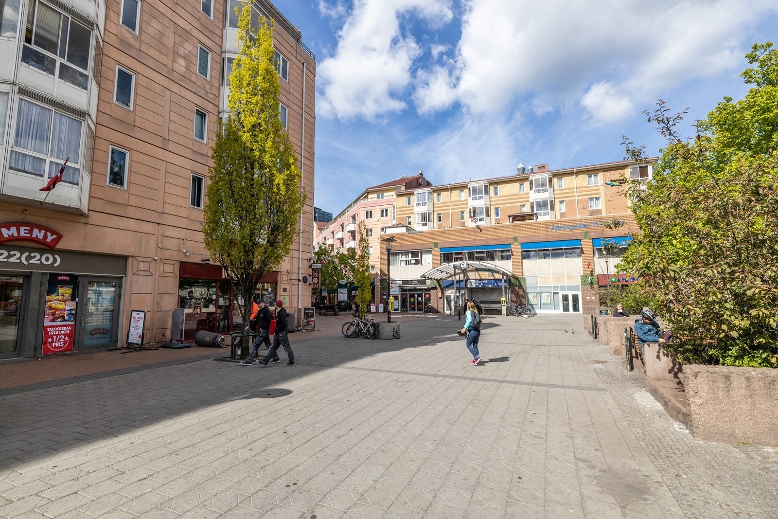 På Grønland finner du det beste utvalget av frukt og grønt i de mange grønsakshandlene som er spredt i gatene, hvor det bugner av frisk og eksotisk frukt og grønt samt spennende krydder og matvarer. Galleribilde