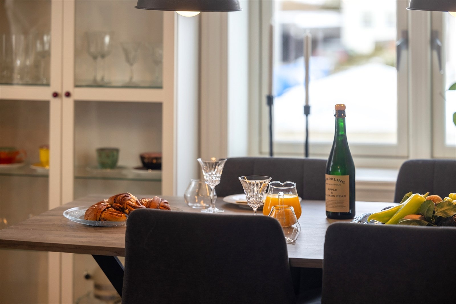 Spisplassen som inspirerer til lange frokoster og hyggelige vennemiddager. Galleribilde