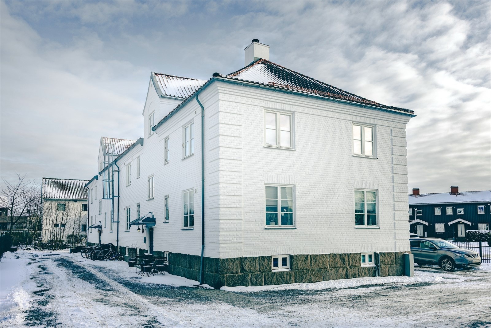 Meget velfungerende sameie som de senere år har gjort store oppgraderinger på bygning utvendig og innvendig. Galleribilde