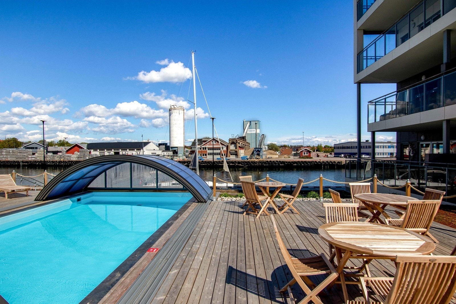 Bassenget er fellesareal for eierne. Galleribilde