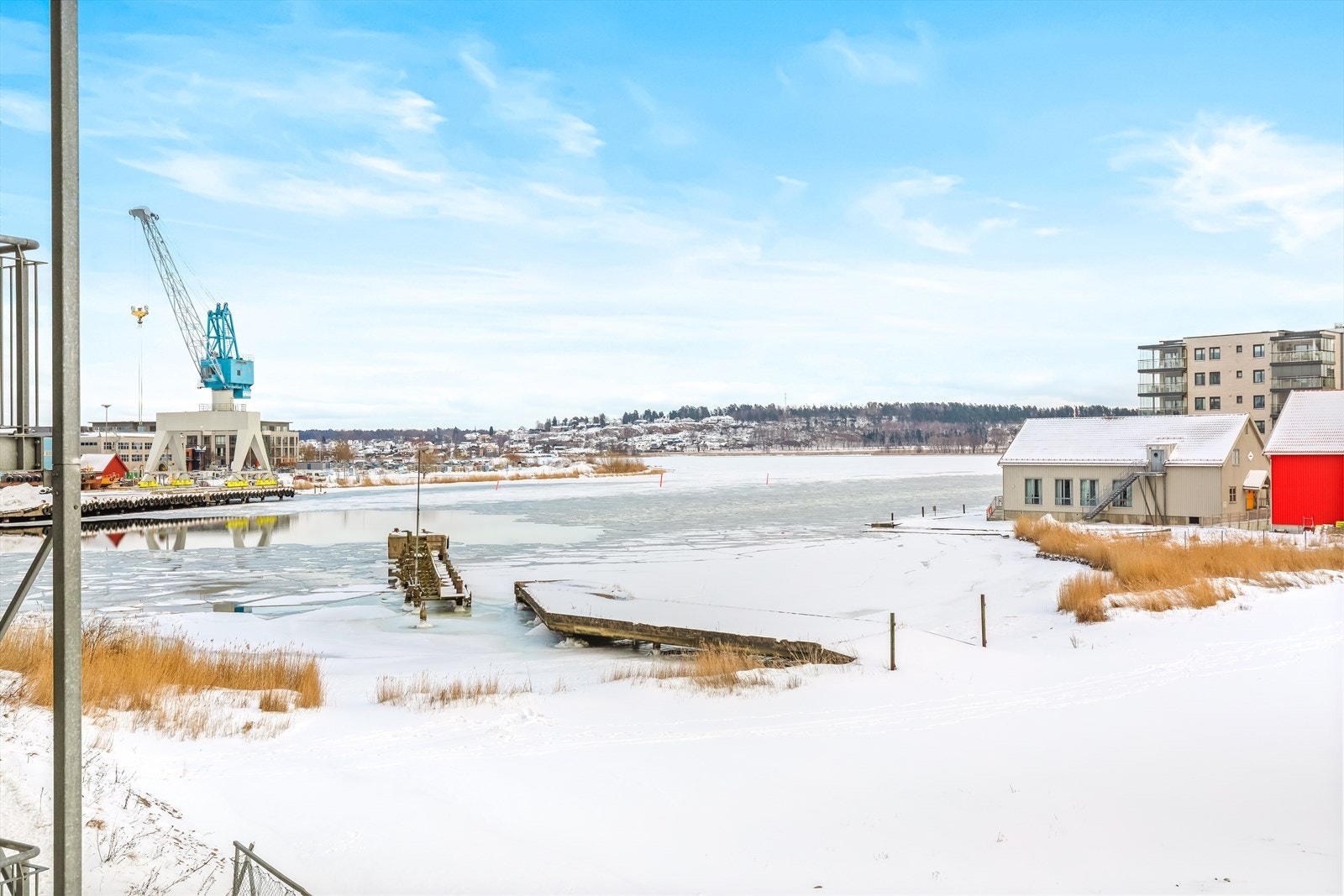 Fra østsiden er det utsikt mot Byfjorden. Galleribilde