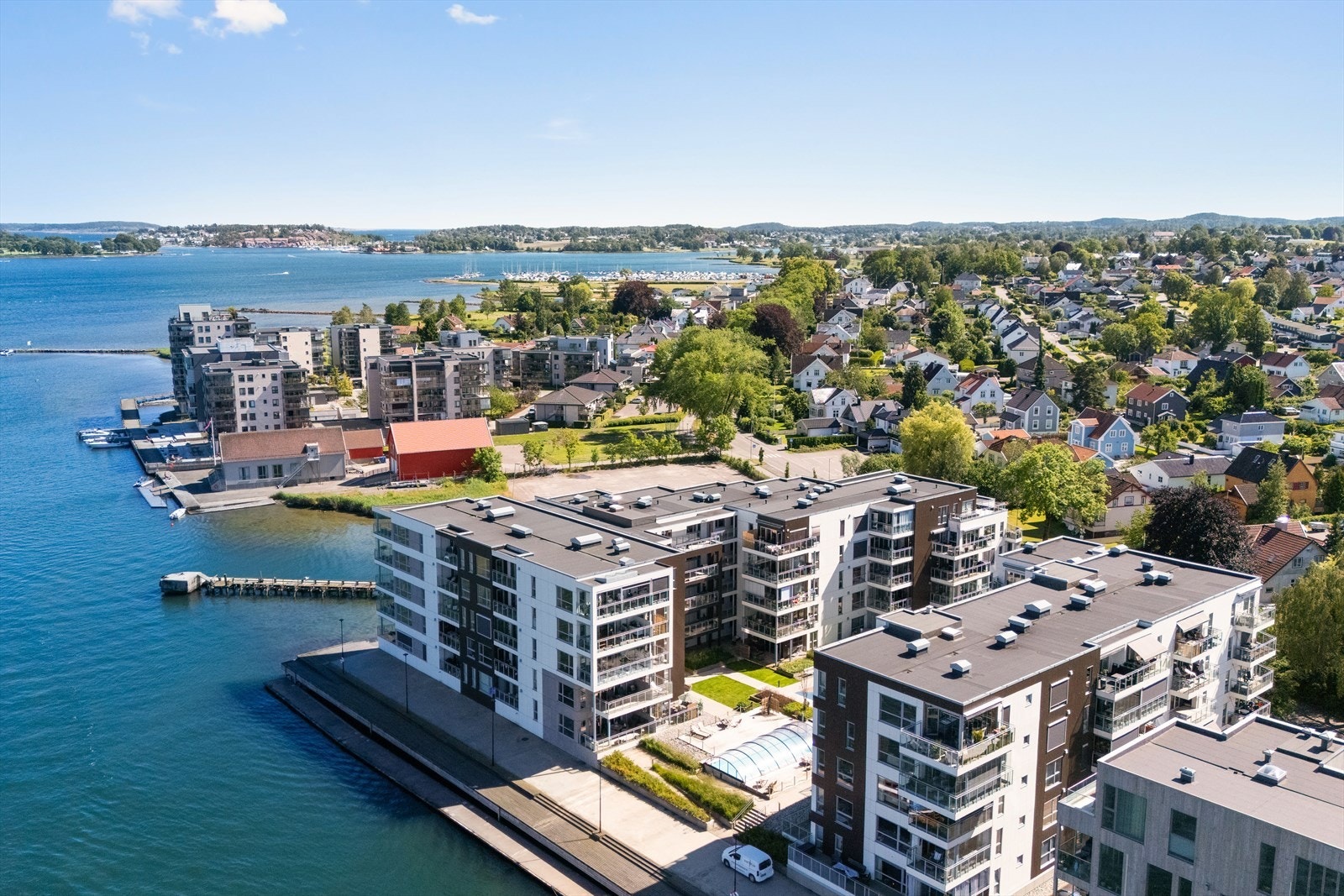 Ørsnes Park er utformet med to bygninger som åpner seg ut mot Kanalen. Galleribilde