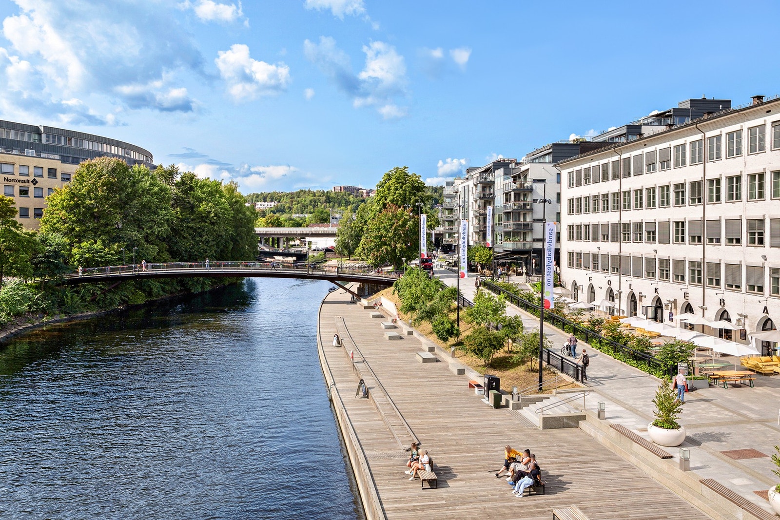 Sandvika sentrum, med alle sine fasiliteter og servicetilbud, ligger en kort kjøretur fra leiligheten Galleribilde