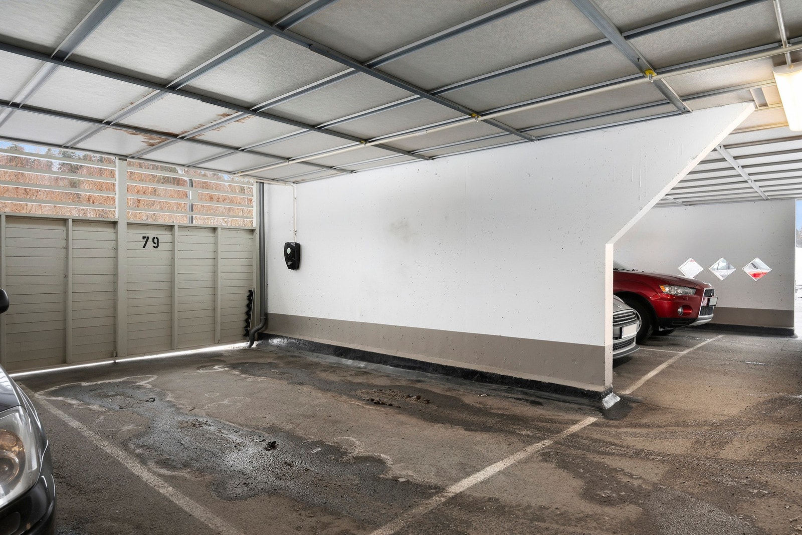 Leiligheten disponerer en biloppstillingsplass med elbillader ved 2.e underetasje i felles parkeringsanlegg Galleribilde