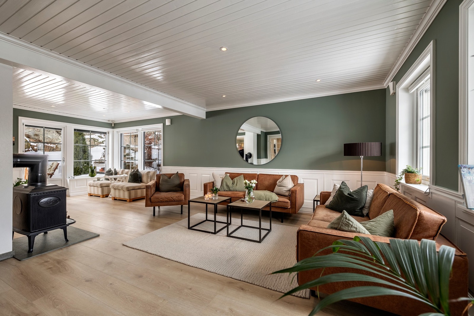 Dette er en lys og innbydende enebolig, beliggende i et attraktivt og barnevennlig boligområde på Oppegård. Galleribilde