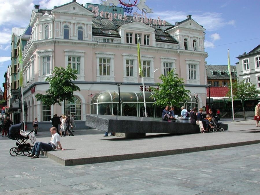 "Den Blå Steinen" 8 min Galleribilde