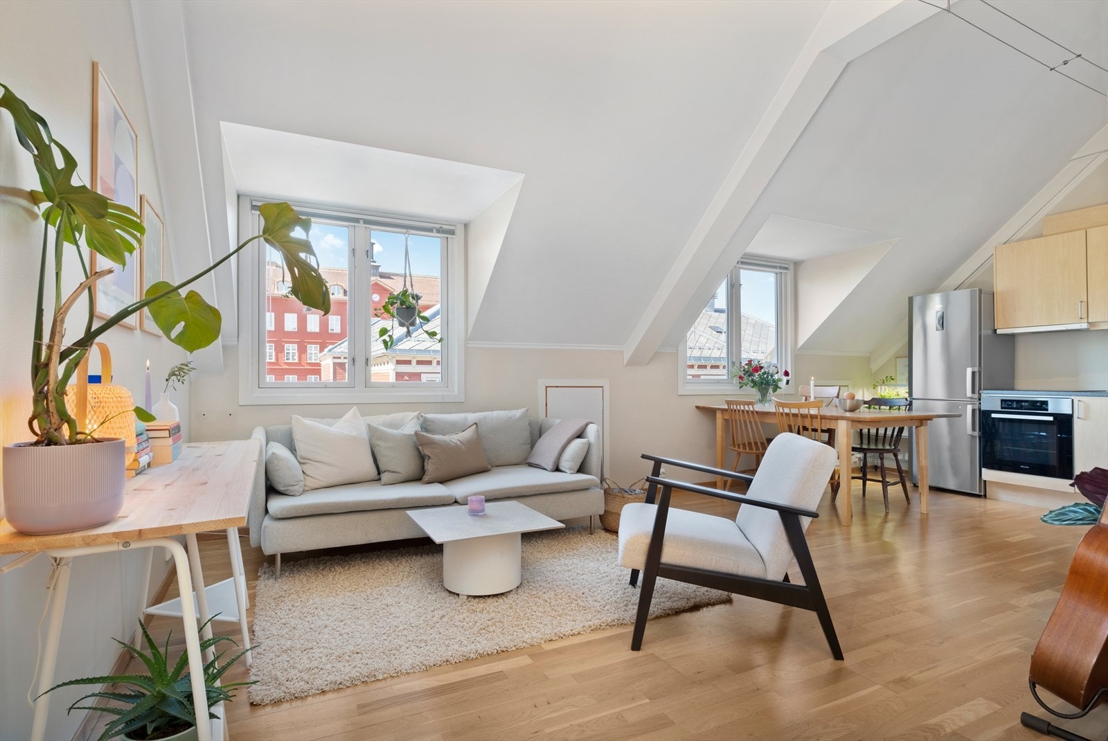Velkommen til Weidemanns vei 5A - En romslig 3-roms loftsleilighet med en meget sentral og attraktiv beliggenhet på Møllenberg. Foto: Michael Nøstvik Eid Galleribilde