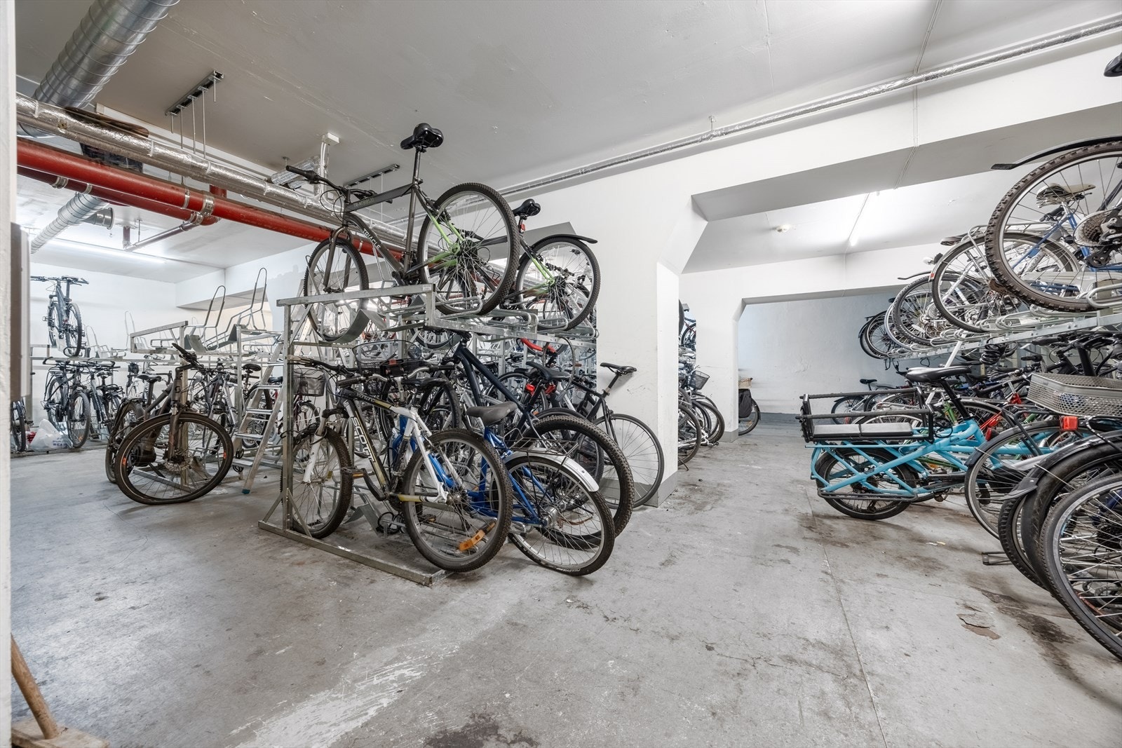 Borettslaget disponerer felles en praktisk sykkelbod Galleribilde